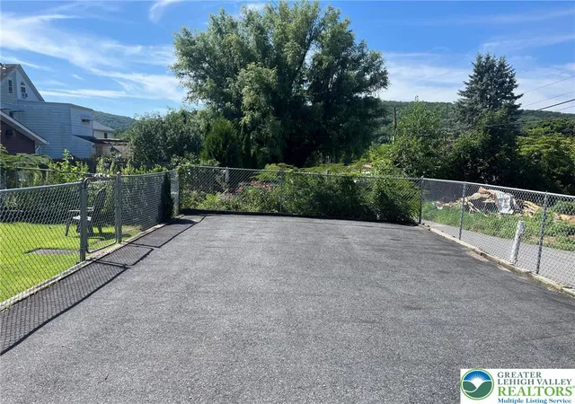 Photo 3 of Single family home for sale at 259 8th Avenue, Bethlehem, PA 18018 | MLS# 781877 | Listing updated on 2026-08-23