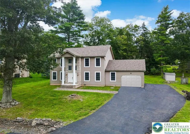 Photo 3 of Sale Pending at 154 Escoll Dr, East Stroudsburg, PA 18301 | MLS# 781232 | Listing updated on 2026-08-10