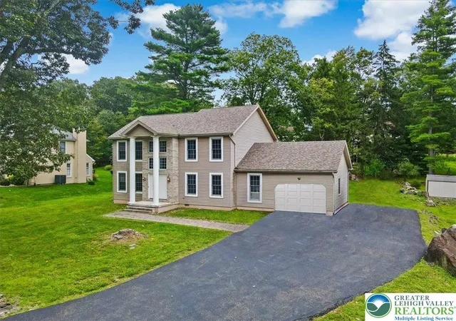 Photo 5 of Sale Pending at 154 Escoll Dr, East Stroudsburg, PA 18301 | MLS# 781232 | Listing updated on 2026-08-10