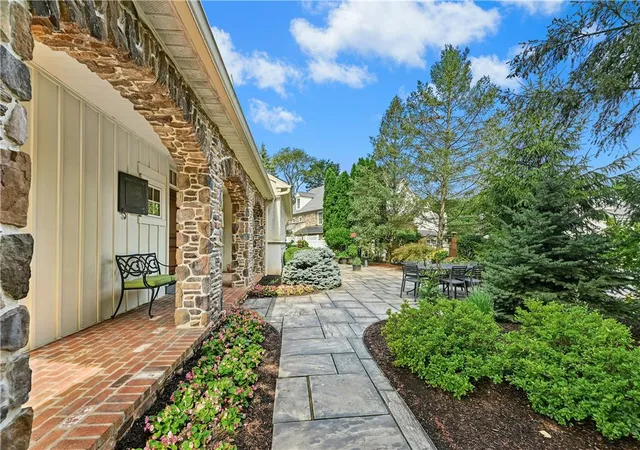 Photo 3 of Sale Pending at 2048 Frg Run, Bethlehem City, PA 18015 | MLS# 782529 | Listing updated on 2026-08-19
