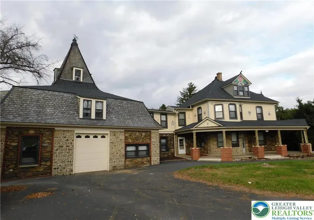 Photo 3 of Single family home for sale at 3301 Linden St, Bethlehem, PA 18017 | MLS# 782569 | Listing updated on 2026-08-11