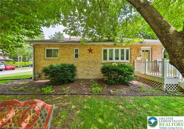 Photo 2 of Sale Pending at 735 N Glenwood St, Allentown, PA 18104 | MLS# 782571 | Listing updated on 2026-08-25
