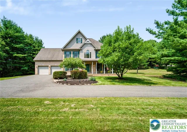 Photo 2 of Single family home for sale at 910 La Montage Dr, Lower Towamensing Tp, PA 18071 | MLS# 782548 | Listing updated on 2026-08-12