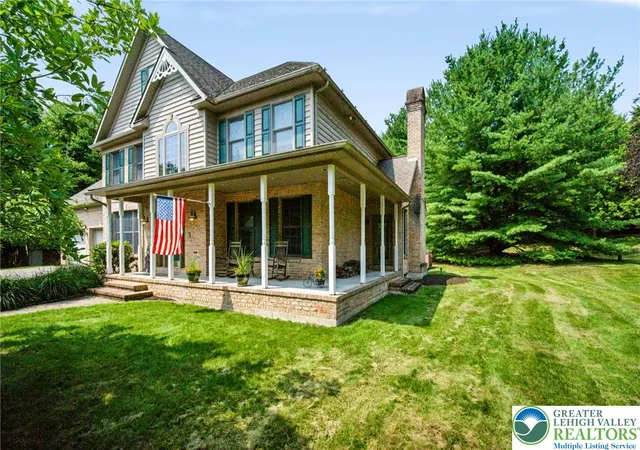 Photo 3 of Single family home for sale at 910 La Montage Dr, Lower Towamensing Tp, PA 18071 | MLS# 782548 | Listing updated on 2026-08-12