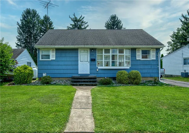 Photo 5 of Sale Pending at 1547 Dale Ln, Bethlehem, PA 18018 | MLS# 782492 | Listing updated on 2026-08-17