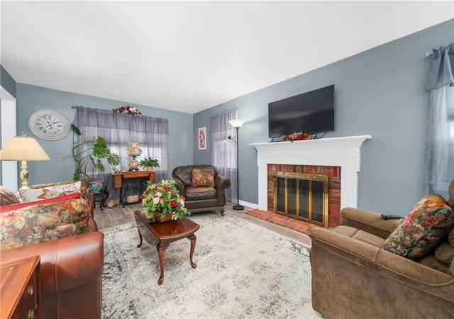 Photo 5 of Sale Pending at 2847 Fairfield Dr, Allentown, PA 18103 | MLS# 782561 | Listing updated on 2026-08-21