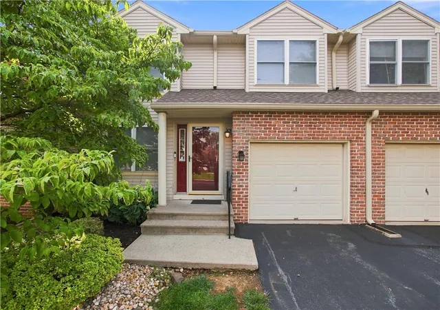 2nd image of 324 Surrey Pl #324, Macungie, PA 18062 | MLS# 782454