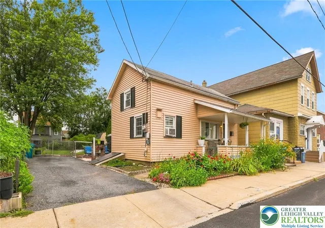 Photo 3 of Sale Pending at 1424 Newport Ave, Northampton, PA 18067 | MLS# 782574 | Listing updated on 2026-08-19