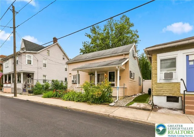 Photo 4 of Sale Pending at 1424 Newport Ave, Northampton, PA 18067 | MLS# 782574 | Listing updated on 2026-08-19