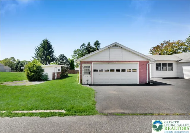 Photo 3 of Single family home for sale at 418 S 4th Street, Emmaus, PA 18049 | MLS# 782620 | Listing updated on 2026-08-13