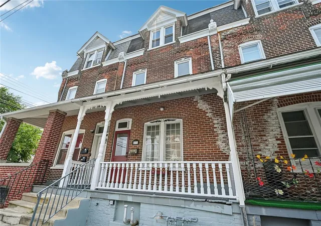 Photo 4 of Sale Pending at 816 Cedar St, Allentown, PA 18102 | MLS# 782663 | Listing updated on 2026-08-24