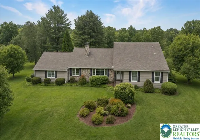 Photo 2 of Sale Pending at 525 Wedgewood Rd, Bethlehem, PA 18017 | MLS# 782392 | Listing updated on 2026-08-18