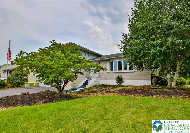 2nd image of 1760 Peachtree Cir, Whitehall, PA 18052 | MLS# 782026