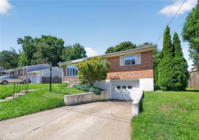 2nd image of 958 Seybert St, Hazleton, PA 18201 | MLS# 782448