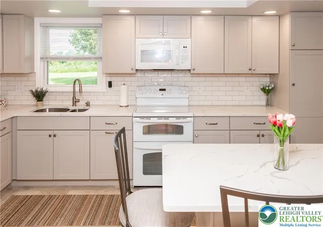 Photo 2 of Sale Pending at 700 Newlins Rd E, Easton, PA 18040 | MLS# 780664 | Listing updated on 2026-08-18