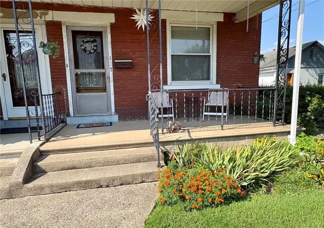 Photo 2 of Sale Pending at 127 E Greenwich St, Bethlehem, PA 18018 | MLS# 782472 | Listing updated on 2026-08-18