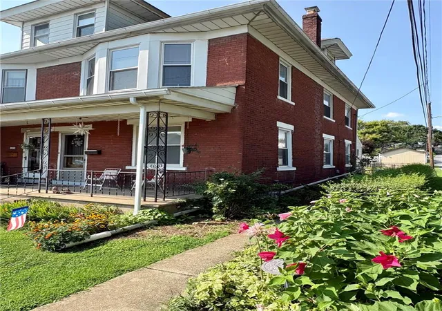 Photo 3 of Sale Pending at 127 E Greenwich St, Bethlehem, PA 18018 | MLS# 782472 | Listing updated on 2026-08-18