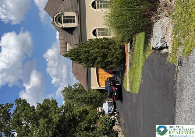 Photo 4 of Single family home for sale at 2707 Apple Valley Cir, Orefield, PA 18069 | MLS# 782473 | Listing updated on 2026-08-18