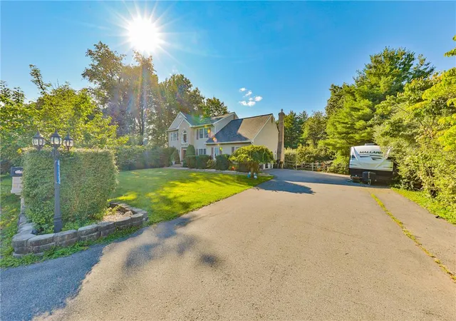 Photo 3 of Single family home for sale at 4132 Crst View Dr, Stroudsburg, PA 18360 | MLS# 782192 | Listing updated on 2026-08-21