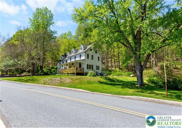 Photo 3 of Single family home for sale at 1841 Twin Pine Rd, Stroudsburg, PA 18360 | MLS# 782752 | Listing updated on 2026-08-14