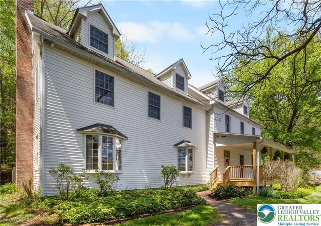 Photo 3 of Single family home for sale at 1841 Twin Pine Rd, Stroudsburg, PA 18360 | MLS# 782752 | Listing updated on 2026-10-06