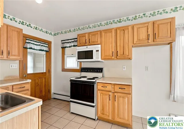 Photo 5 of Sale Pending at 4400 E Texas Rd, Allentown, PA 18103 | MLS# 781264 | Listing updated on 2026-08-26