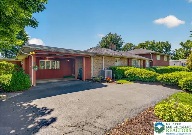 Photo 2 of Single family home for sale at 100 S Greenwood Ave, Easton, PA 18045 | MLS# 782782 | Listing updated on 2026-08-15