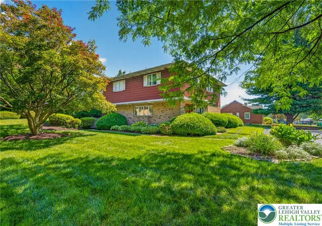 Photo 3 of Single family home for sale at 100 S Greenwood Ave, Easton, PA 18045 | MLS# 782782 | Listing updated on 2026-08-15