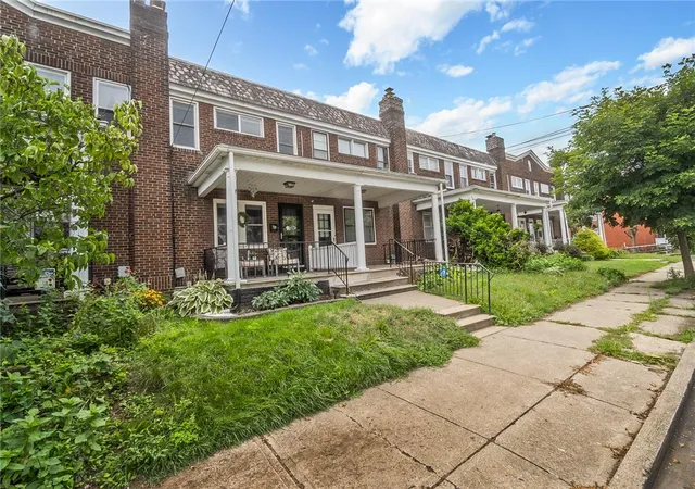 Photo 2 of Townhouse for sale at 719 Spring St, Bethlehem, PA 18018 | MLS# 781955 | Listing updated on 2026-08-21