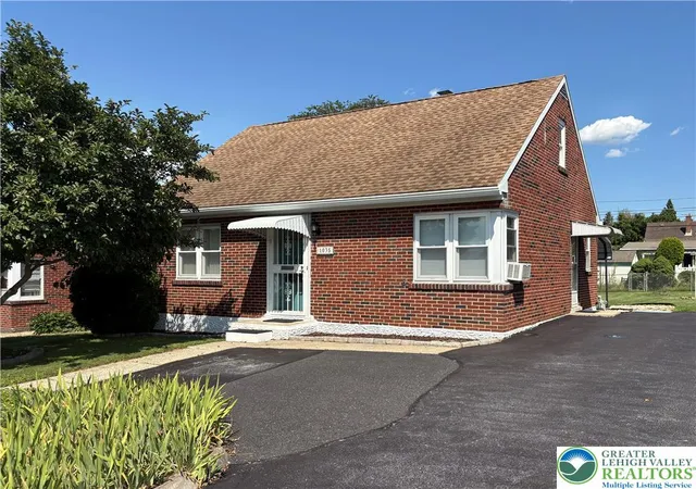Photo 3 of Sale Pending at 1035 S Jefferson St, Allentown, PA 18103 | MLS# 782807 | Listing updated on 2026-08-24