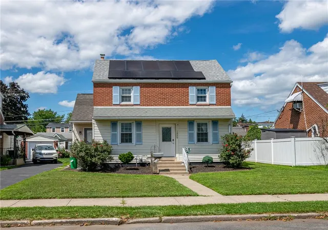 Photo 1 of Single family home for sale at 1925 Fairmont St, Allentown, PA 18109 | MLS# 782285 | Listing updated on 2026-08-17