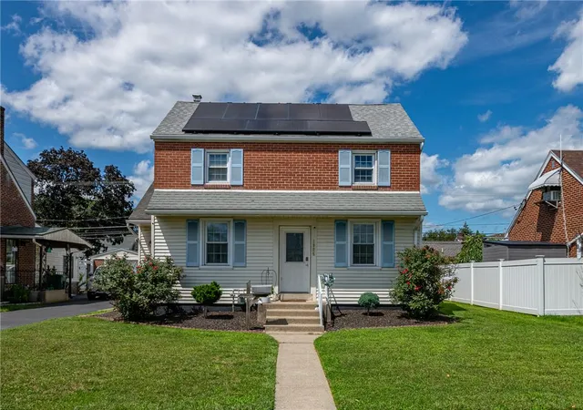 Photo 3 of Single family home for sale at 1925 Fairmont St, Allentown, PA 18109 | MLS# 782285 | Listing updated on 2026-08-17
