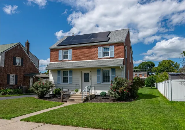Photo 4 of Single family home for sale at 1925 Fairmont St, Allentown, PA 18109 | MLS# 782285 | Listing updated on 2026-08-17