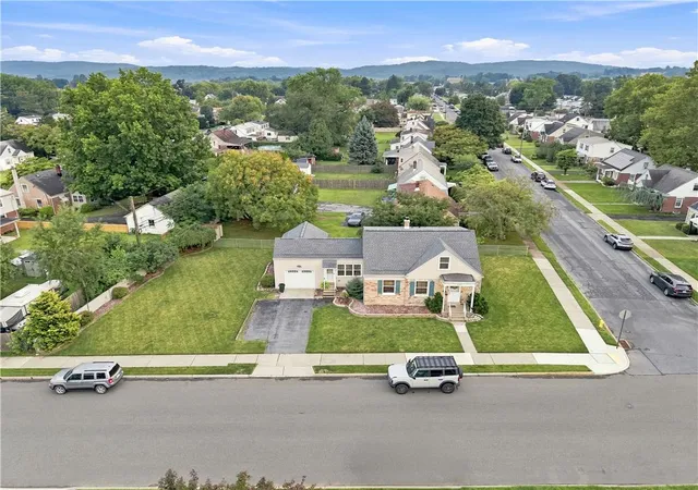 2nd image of 1359 N Van Buren St, Allentown, PA 18109 | MLS# 782649