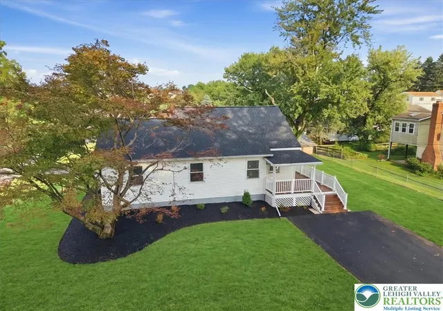 Photo 4 of Sale Pending at 301 S Watson St, Easton, PA 18045 | MLS# 782780 | Listing updated on 2026-08-22