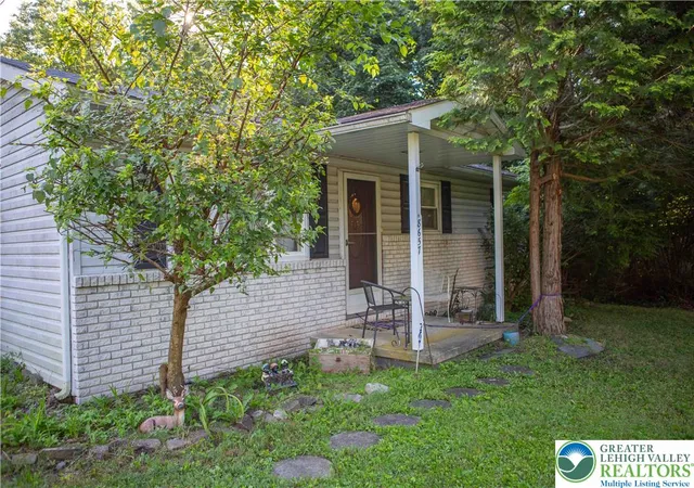 Photo 3 of Sale Pending at 8657 S Loop Rd, Slatington, PA 18080 | MLS# 782736 | Listing updated on 2026-08-25