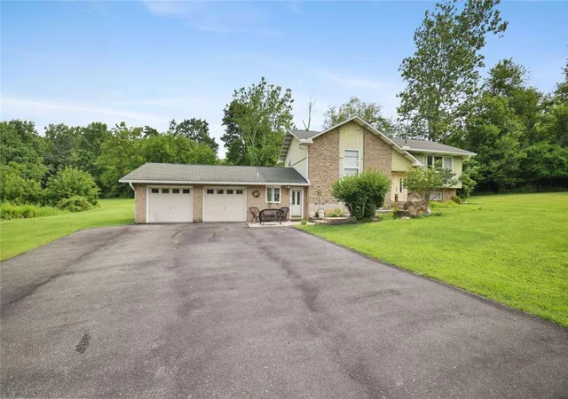 Photo 3 of Single family home for sale at 2371 Honeysuckle Rd, Allentown, PA 18103 | MLS# 782892 | Listing updated on 2026-08-19
