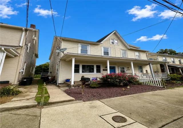 Photo 2 of Sale Pending at 550 W Franklin St, Slatington, PA 18080 | MLS# 782861 | Listing updated on 2026-08-24