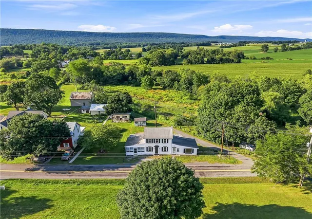 2nd image of 7987 Allemaengel Rd, New Tripoli, PA 18066 | MLS# 782769
