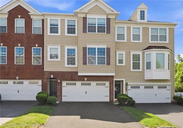 Photo 3 of Sale Pending at 19 Rosy Ridge Ct, Telford, PA 18969 | MLS# 782365 | Listing updated on 2026-09-24