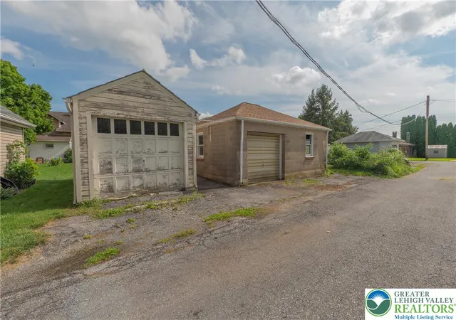 16th image of 655 North St, Emmaus, PA 18049 | MLS# 782912
