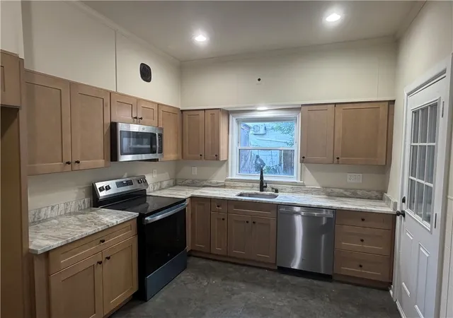 Photo 3 of Sale Pending at 928 W Washington St, Allentown, PA 18102 | MLS# 783025 | Listing updated on 2026-08-24