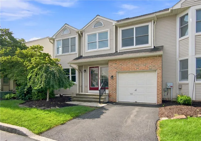 2nd image of 184 Riding Cir #184, Macungie, PA 18062 | MLS# 782696