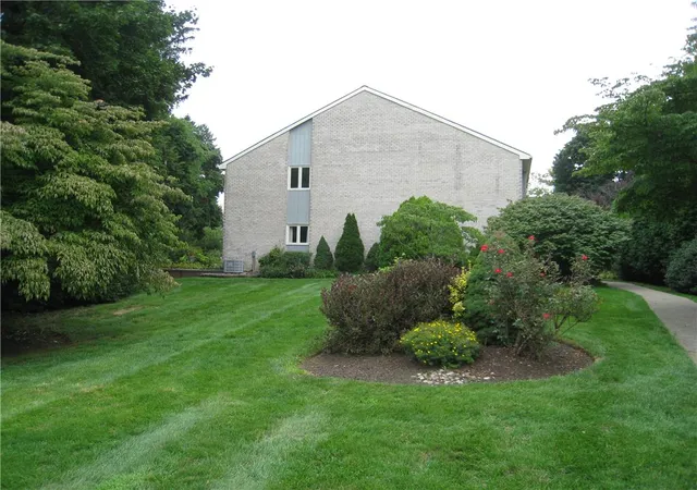Photo 3 of Sale Pending at 301 Carver Dr, Bethlehem, PA 18017 | MLS# 783005 | Listing updated on 2026-08-24