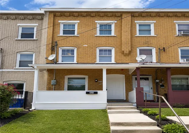 2nd image of 425 E Susquehanna St, Allentown, PA 18103 | MLS# 783044
