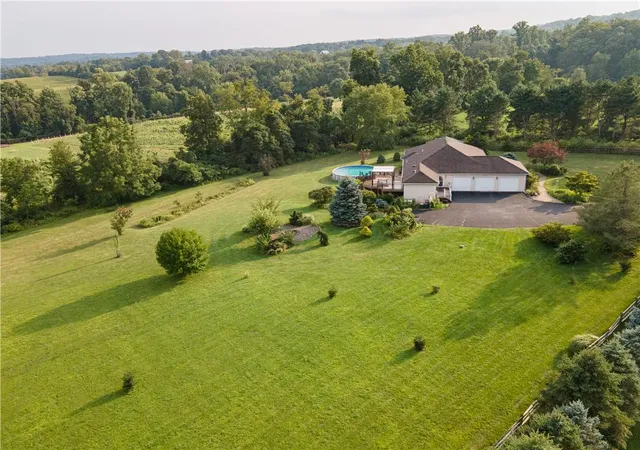 2nd image of 2202 High Meadow Rd, Coopersburg, PA 18036 | MLS# 783057