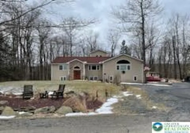 Photo 2 of Single family home for sale at 1016 Overlook Trl, Newfoundland, PA 18445 | MLS# 783059 | Listing updated on 2026-08-20