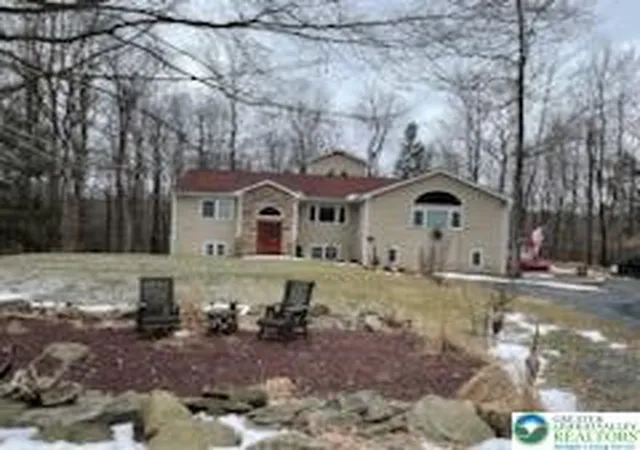 Photo 3 of Single family home for sale at 1016 Overlook Trl, Newfoundland, PA 18445 | MLS# 783059 | Listing updated on 2026-08-20