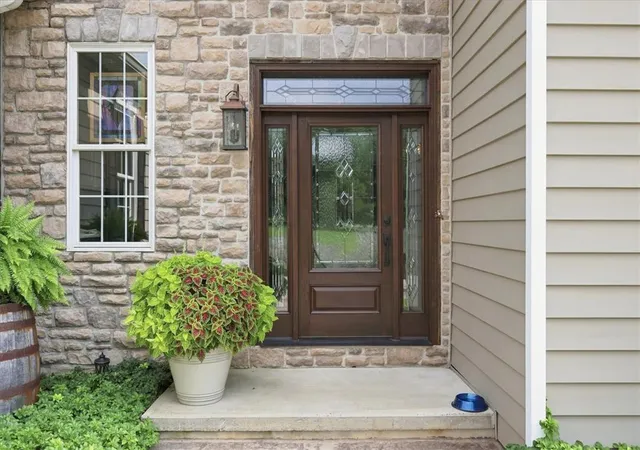 Photo 4 of Single family home for sale at 724 Silver Fox Ln, Stroudsburg, PA 18360 | MLS# 783096 | Listing updated on 2026-08-20