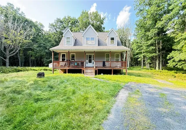 Photo 2 of Single family home for sale at 1115 Snowshoe Ct, Bushkill, PA 18324 | MLS# 782976 | Listing updated on 2026-08-20